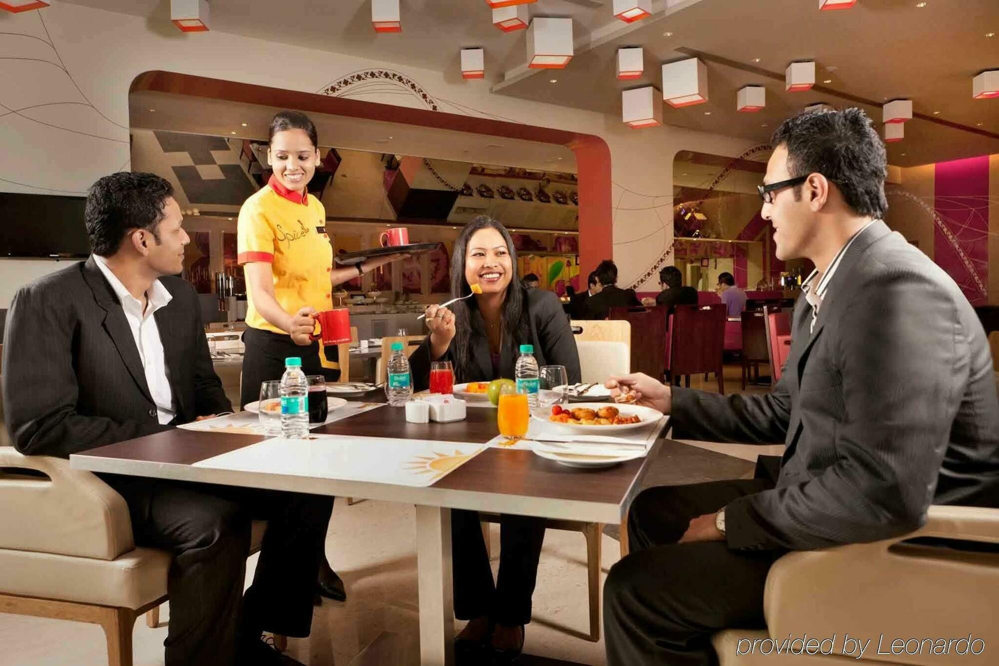 Hotel Ibis Bengaluru Outer Ring Road Restaurante foto